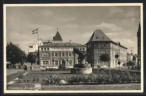 AK Silkeborg, Skoletorvet, Th. Langs Skole