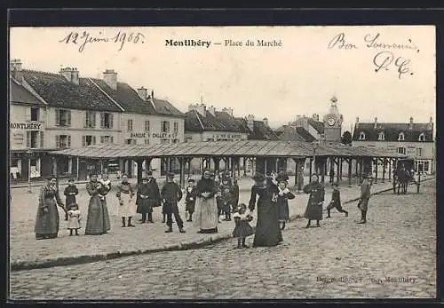 AK Montlhéry, Place du Marché avec habitants et bâtiments historiques