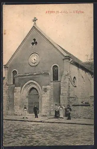 AK Athis, L`Église et ses visiteurs devant l`entrée