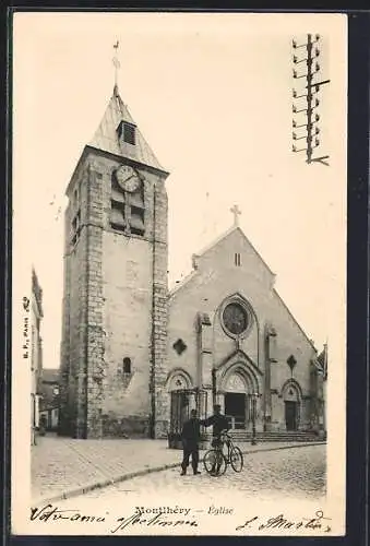 AK Montlhéry, Église avec horloge et cycliste au premier plan