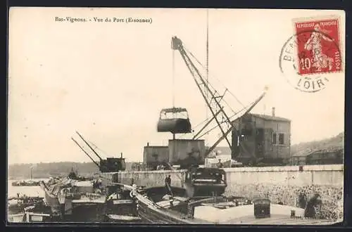 AK Bas-Vignons, Vue du Port avec grues et bateaux amarrés