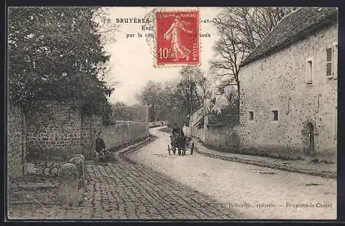 AK Bruyères-le-Châtel, Entrée du village par la route de Boissy-le-Sec avec charrette