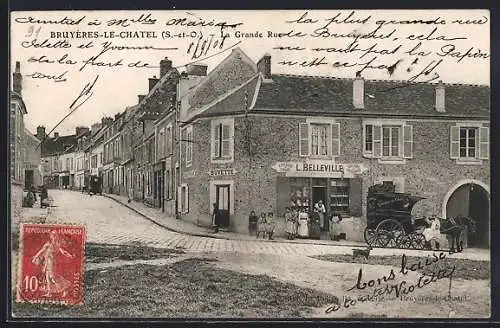 AK Bruyères-le-Châtel, La Grande Rue animée avec la boutique L. Belleville et une calèche