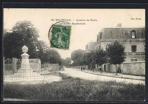 AK Dourdan, Avenue de Paris et l`École Supérieure