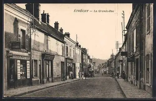 AK Étréchy, La Grande-Rue avec facades et passants