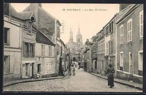 AK Dourdan, La Rue St Pierre avec vue sur l`église en arrière-plan