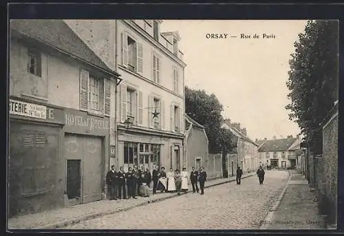 AK Orsay, Rue de Paris avec Hôtel de l`Étoile et passants sur la rue pavée