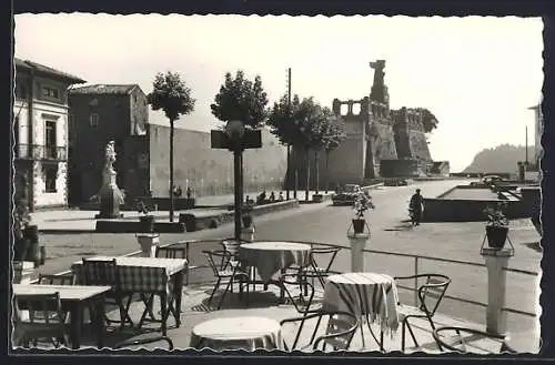 AK Guetaria, Plaza y monumento a Elcano