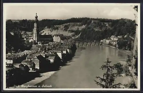 AK Burghausen a. d. Salzach, Ortspartie mit Fluss und Brücke