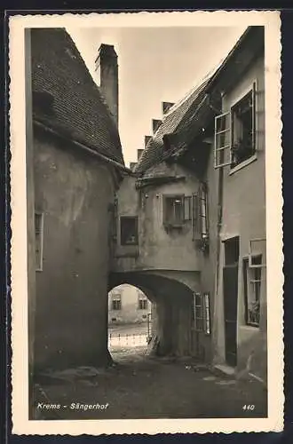 AK Krems, Sängerhof, Torbogen mit Strassendurchblick