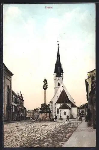 AK Horn, Kirche mit Säule & Passanten