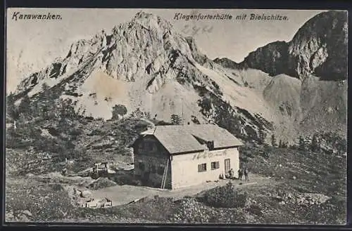 AK Klagenfurterhütte mit Bielschitza, Wanderer an der Berghütte mit Karawanken