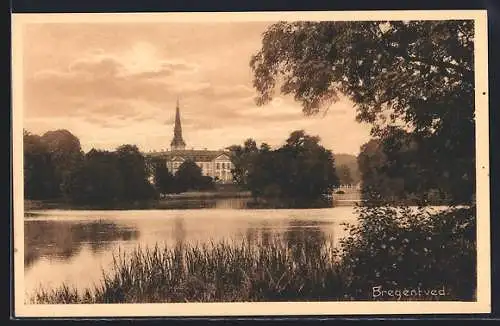 AK Bregentved, Uferpartie mit Schloss