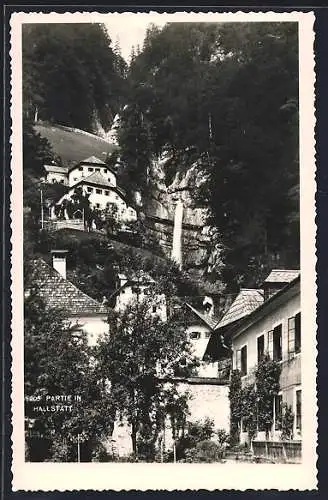 AK Hallstatt, Ortspartie mit Wasserfall