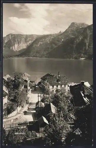 AK Hallstatt, Blick von der Anhöhe auf Ort und See