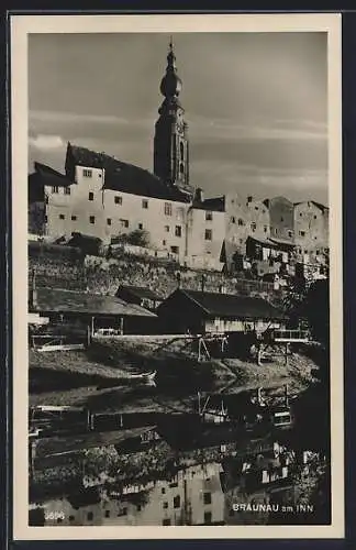 AK Braunau am Inn, Uferpartie mit Kirche