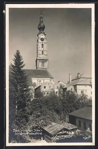 AK Braunau a. Inn, Blick zum Turm der Stadtpfarrkirche