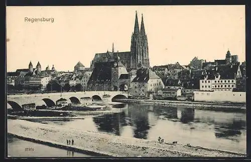 AK Regensburg, Stadtpanorama mit Brücke