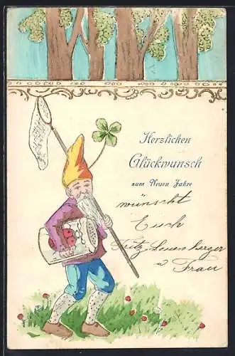 Präge-AK Zwerg trägt einen gefangenen Marienkäfer im Glas, Neujahrsgruss