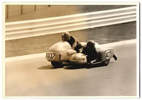 Fotografie Motorrad-Rennen Nürburgring, Rennmotorrad mit Seitenwagen Startnummer 407