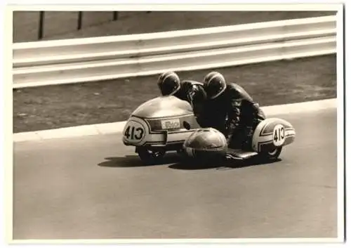 Fotografie Motorrad-Rennen Nürburgring, Rennmotorrad mit Seitenwagen Startnummer 413