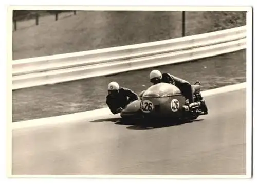 Fotografie Motorrad-Rennen Nürburgring, Rennmotorrad BMW mit Seitenwagen Startnummer 426