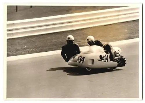 Fotografie Motorrad-Rennen Nürburgring, Rennmotorrad mit Seitenwagen Startnummer 434