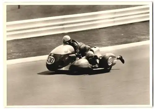 Fotografie Motorrad-Rennen Nürburgring, Rennmotorrad BMW mit Seitenwagen Startnummer 430