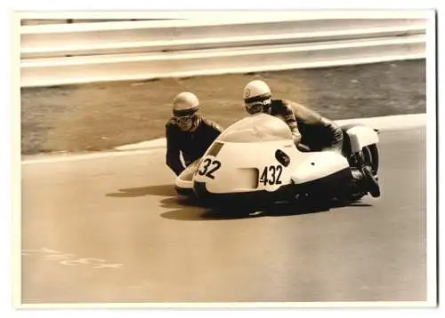 Fotografie Motorrad-Rennen Nürburgring, Rennmotorrad mit Seitenwagen Startnummer 432