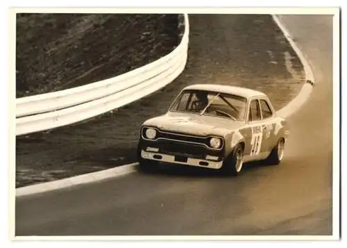 Fotografie Auto-Rennen Nürburgring, Rennwagen Ford Startnummer 46