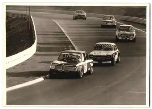 Fotografie Auto-Rennen Nürburgring, Rennwagen BMW 02er Startnummer 61