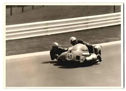 Fotografie Motorrad-Rennen Nürburgring, Rennmotorrad BMW mit Seitenwagen Startnummer 440