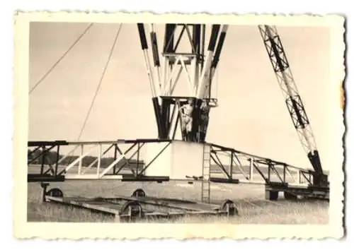 Fotografie Luftschiff / Zeppelin - Ankermast, halb nackte Luftschiffer