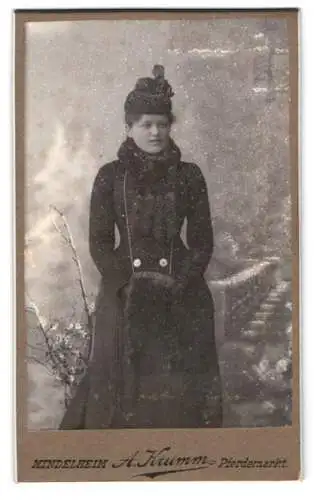 Fotografie A. Krumm, Mindelheim, junge Frau im Winterkleid mit Muff, Schnee im Atelier, Fotomontage