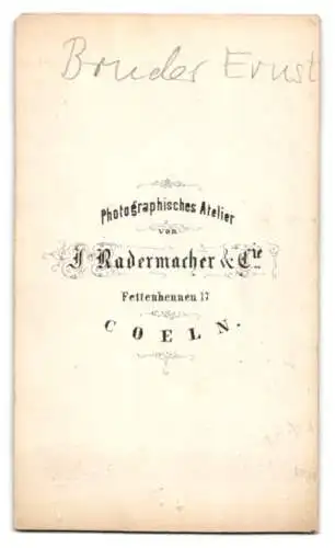 Fotografie J. Rademacher & Cie., Cöln a. Rh., Mann Ernst im Anzug mit Walrossbart sitzend im Sessel