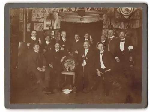 Fotografie unbekannter Fotograf, Ansicht Eisenach, Studenten des Stammtisch Nachtigal im Hotel Deutsches Haus, 1906