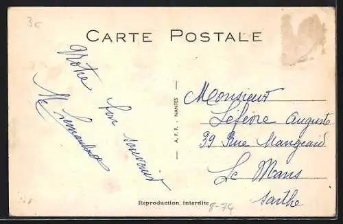 AK Angler schaut einer Frau mit Wassereimern hinterher