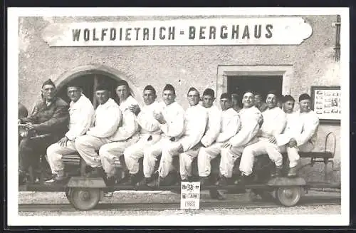 AK Wolfdietrich-Berghaus und Gruppe von Bergarbeitern, Bergbau