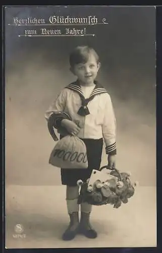 Foto-AK L.J. & F.F. Nr. 4274 /2: Junge im Matrosenhemd mit Geldsack