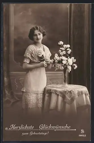 Foto-AK L.J. & F.F. Nr. 3803 /2: Fräulein im Keid mit Rose, Geburtstagsgruss