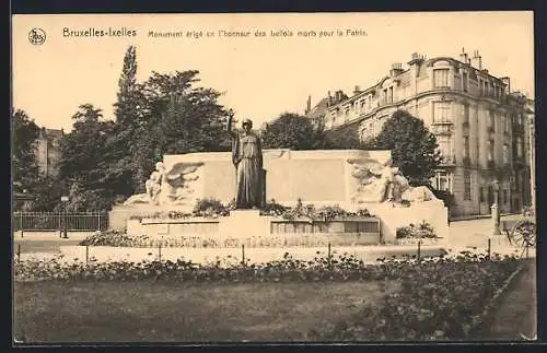 AK Bruxelles-Ixelles, Monument érigé en l`honneur des Ixellois morts pour la Patrie