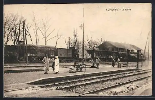 AK Achères, La Gare, Bahnhof