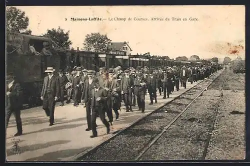 AK Maisons-Laffite, Le Champ de Courses, Arrivée du Train en Gare