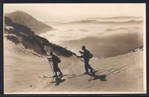 Foto-AK Paar auf Skiern im Hochgebirge, 1933