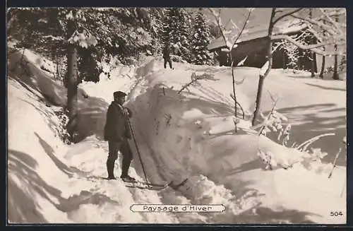 AK Paysage d`Hiver, Ein Skiläufer im hohen Schnee