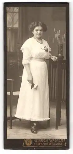 Fotografie Heinrich Wagner, Ehrenfriedersdorf, Chemnitzerstrasse, Frau in eleganter Pose