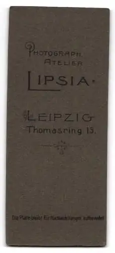 Fotografie Atelier Lipsia, Leipzig, Thomasring 15, Eleganter Herr mit Anzug