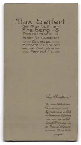 Fotografie Max Seifert, Freiberg i/S, Poststrasse 11, Porträt einer Frau mit Buch