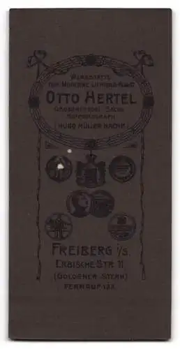 Fotografie Otto Hertel, Freiberg i/S, Erbische Str. 11, Junge Frau mit Blumenvase