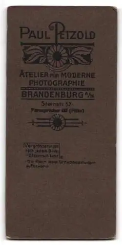 Fotografie Paul Petzold, Brandenburg an der Havel, Steinstr. 52, Frau mit Blumenstrauss